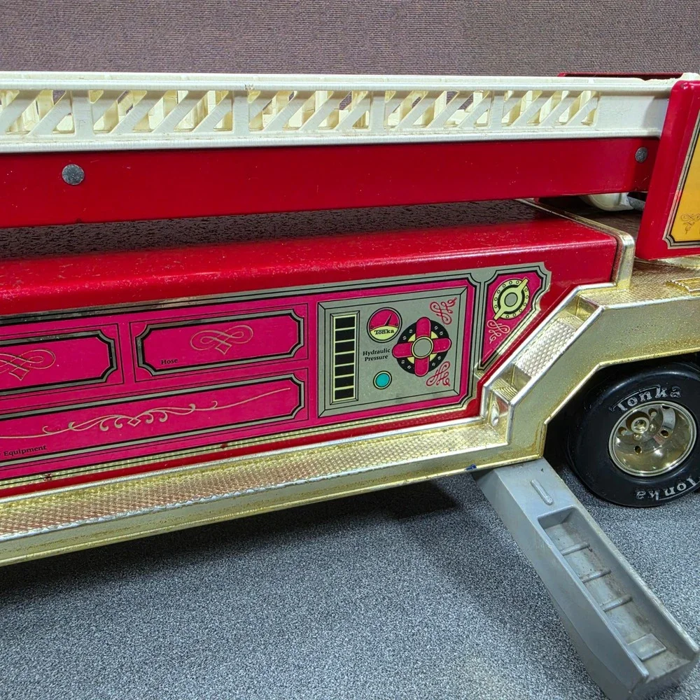 Vintage Tonka Hook and Ladder‎ Fire Truck #2 Plastic/Steel W/Siren Made In USA